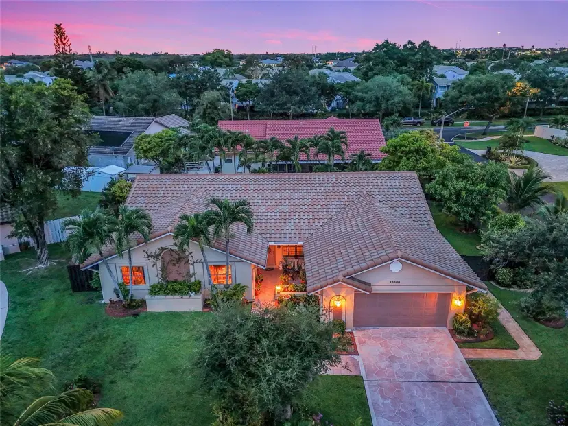 Picture of 15580 Winkfield Cir, Davie FL 33331