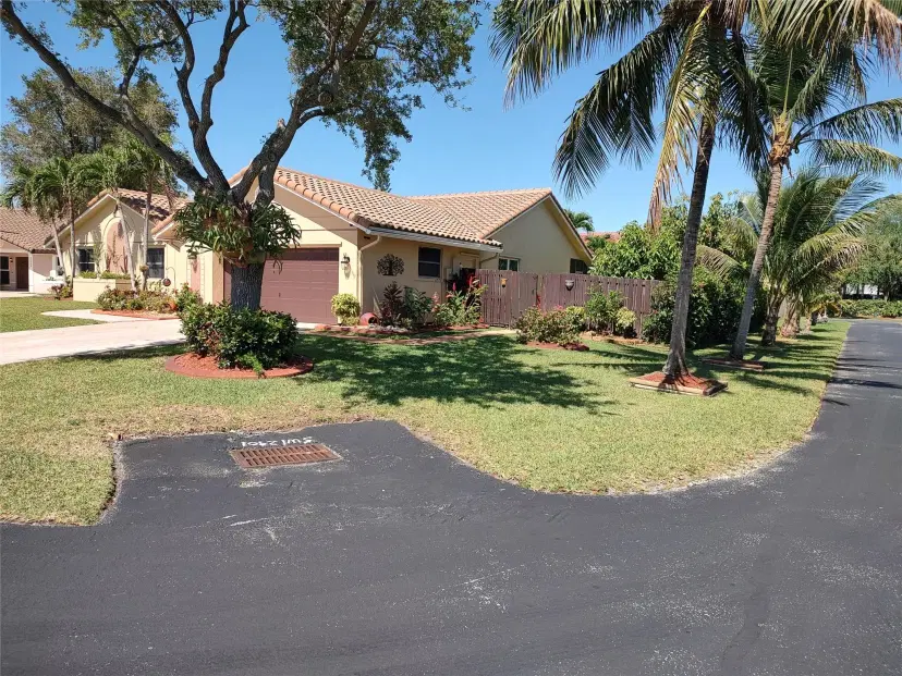 Picture of 15580 Winkfield Cir, Davie FL 33331