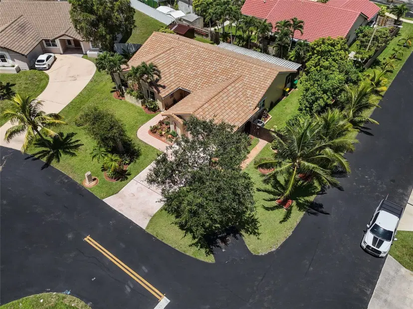 Picture of 15580 Winkfield Cir, Davie FL 33331