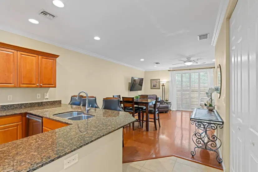 Picture of 328 W Pine Street 22, Lantana FL 33462