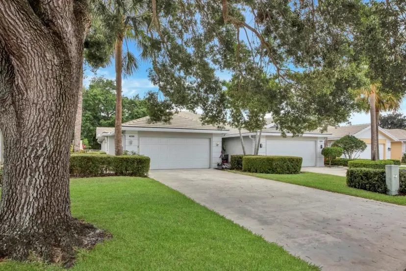Picture of 4220 Royal Oak Drive, Palm Beach Gardens FL 33410