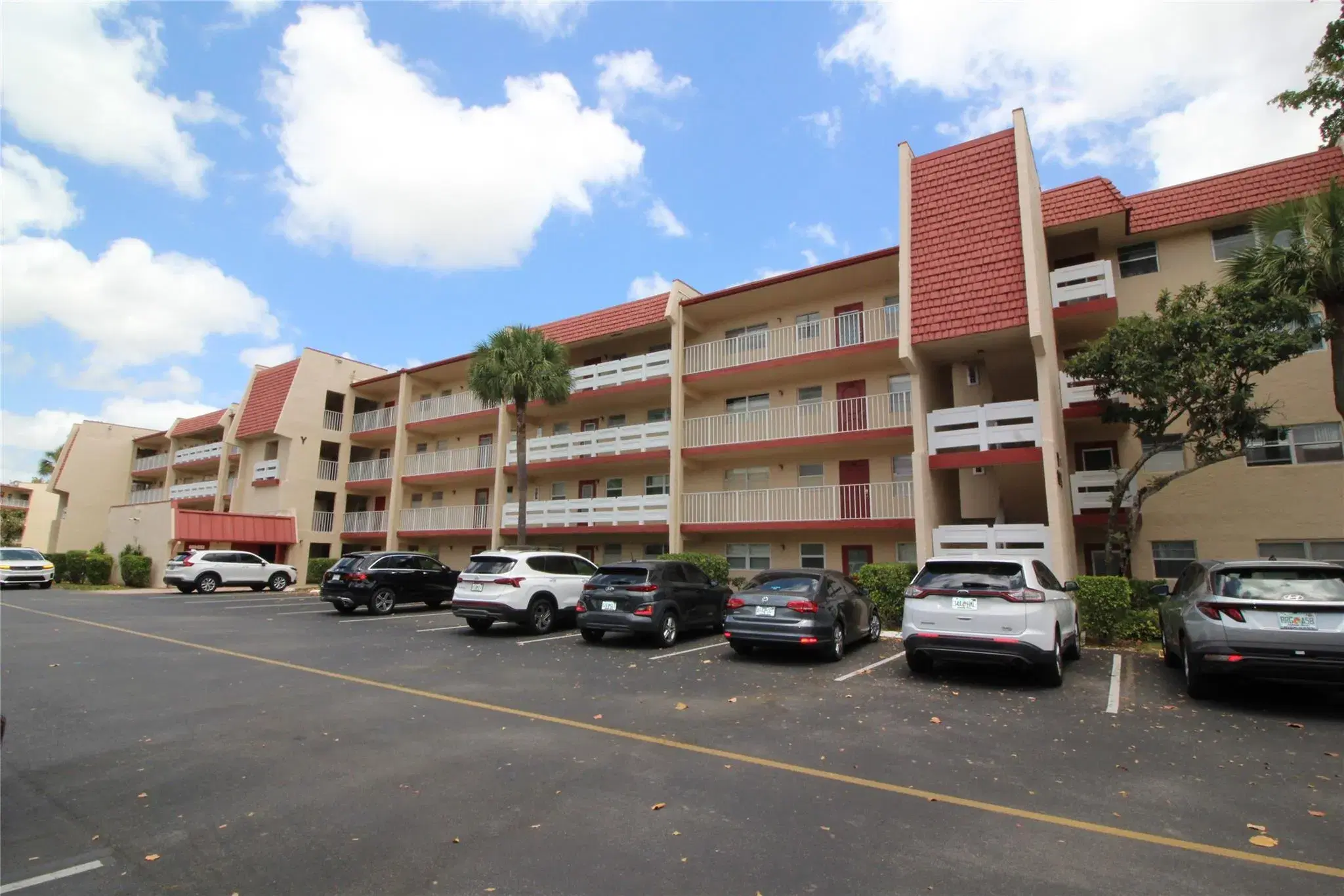 Picture of 1015 Country Club Dr 306, Margate, FL 33063