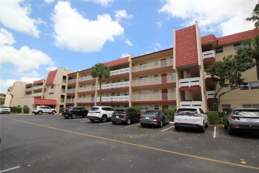 Picture of 1015 Country Club Dr 306, Margate FL 33063