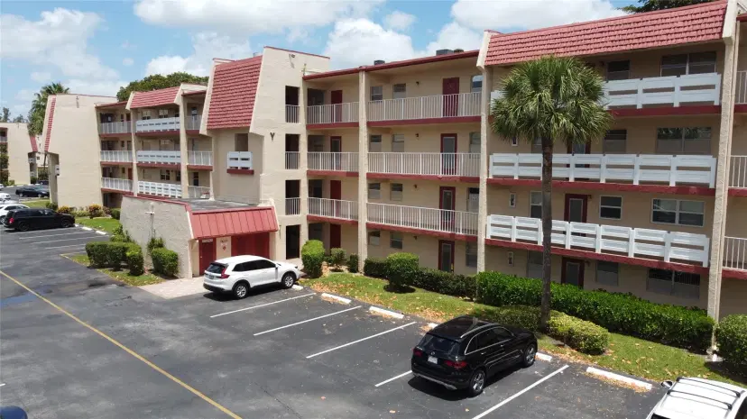 Picture of 1015 Country Club Dr 306, Margate FL 33063