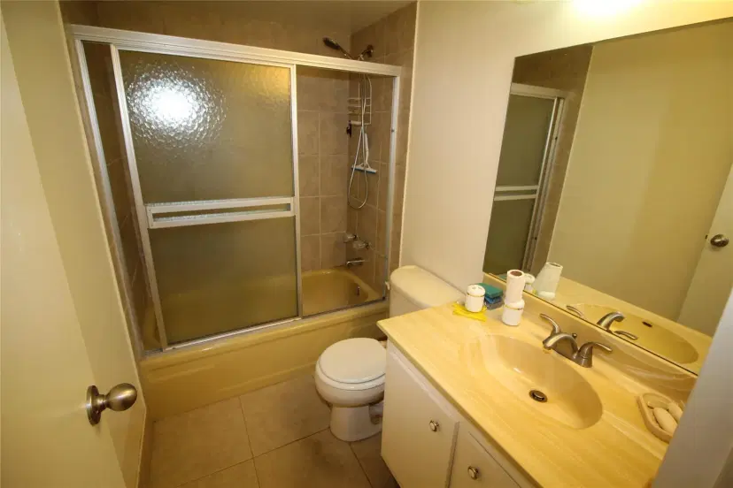 Picture of 1015 Country Club Dr 306, Margate FL 33063