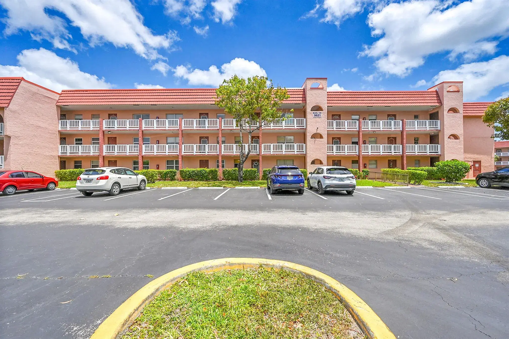 Picture of 9621 Sunrise Lakes Boulevard 104, Sunrise, FL 33322
