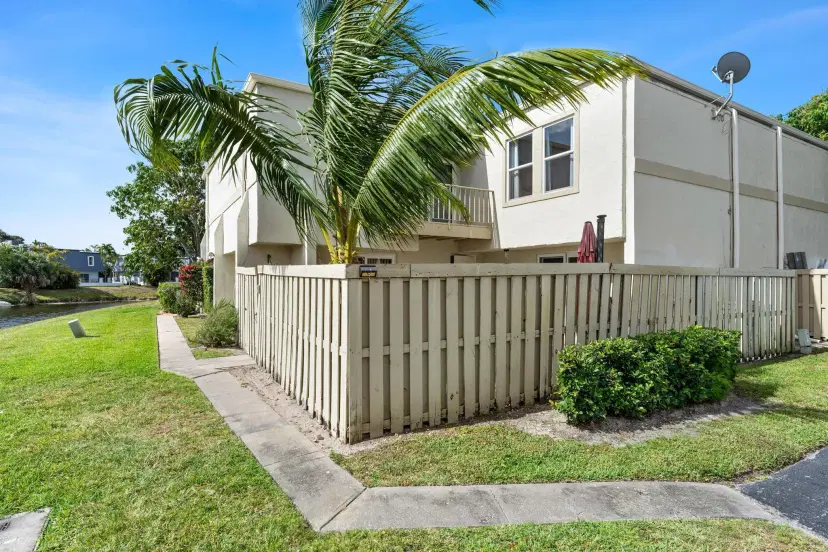 Picture of 12128 Regal Court E, Wellington FL 33414
