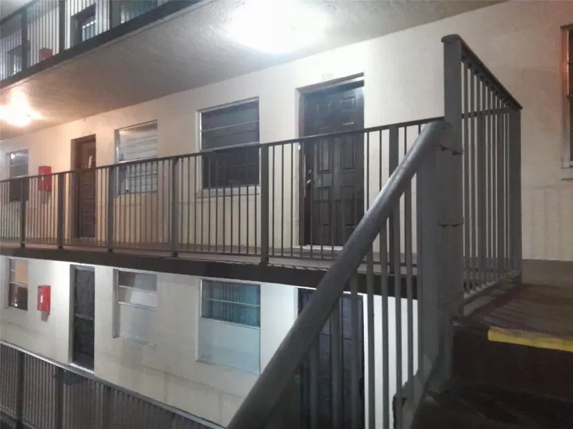 Picture of 3321 NW 47Th Ter 335, Lauderdale Lakes FL 33319