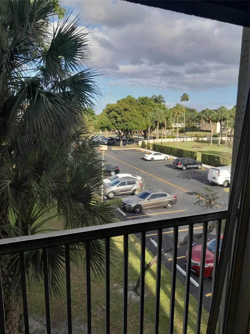 Picture of 3321 NW 47Th Ter 335, Lauderdale Lakes FL 33319