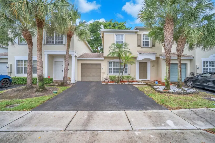Picture of 5900 S Golden Beauty Ln 5900, Tamarac FL 33321