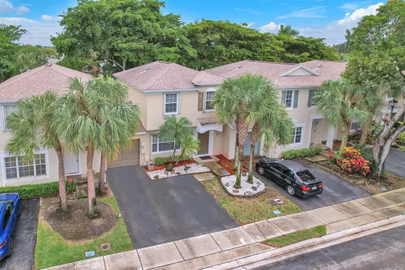Picture of 5900 S Golden Beauty Ln 5900, Tamarac FL 33321