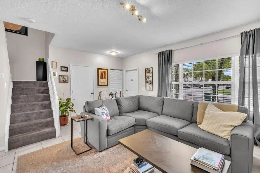 Picture of 5900 S Golden Beauty Ln 5900, Tamarac FL 33321