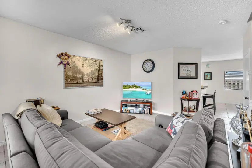 Picture of 5900 S Golden Beauty Ln 5900, Tamarac FL 33321