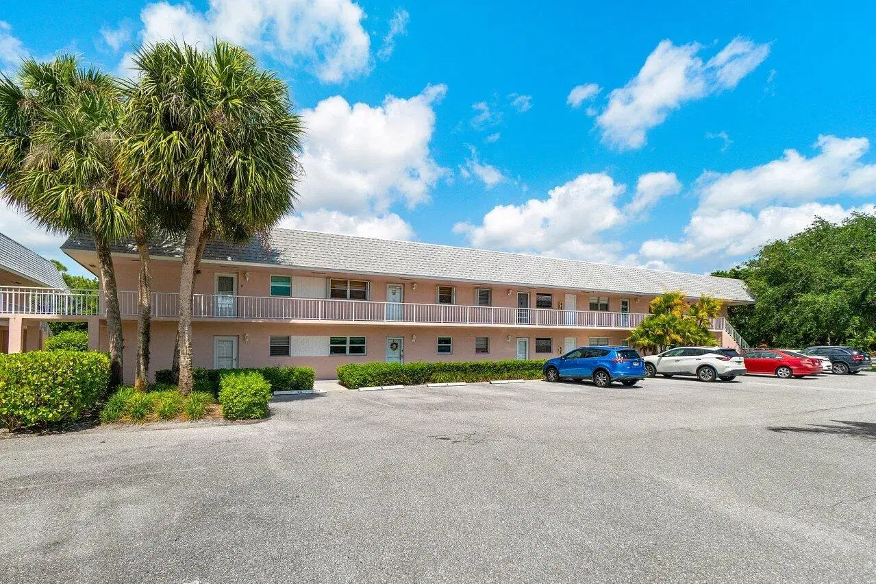 Picture of 18081 SE Country Club Drive 4, Tequesta, FL 33469