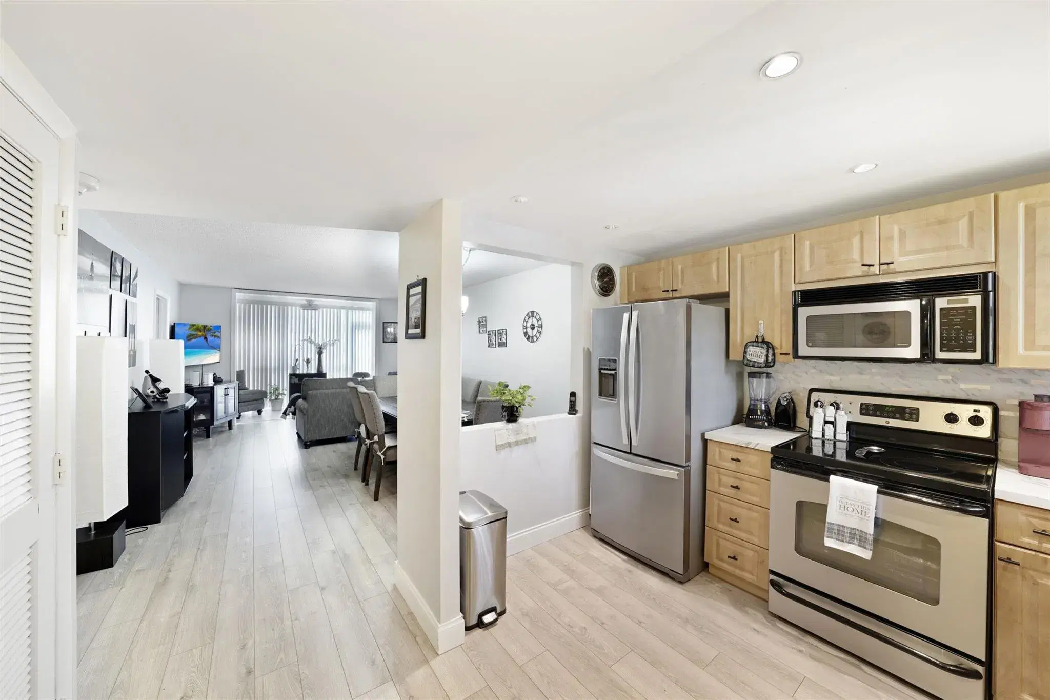 Picture of 8880 Sunrise Lakes Boulevard 103, Sunrise, FL 33322