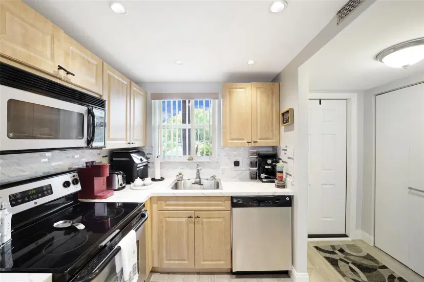 Picture of 8880 Sunrise Lakes Boulevard 103, Sunrise FL 33322