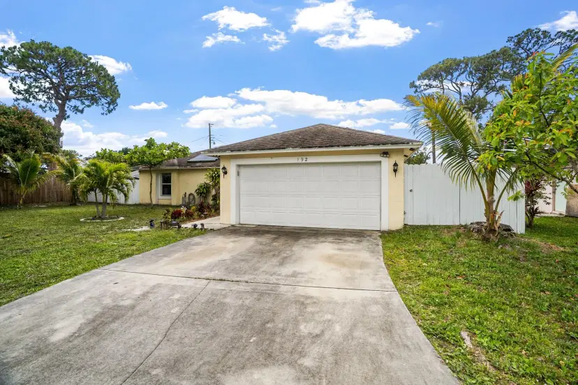 Picture of 192 NE Caprona Ave, Port St Lucie FL 34983