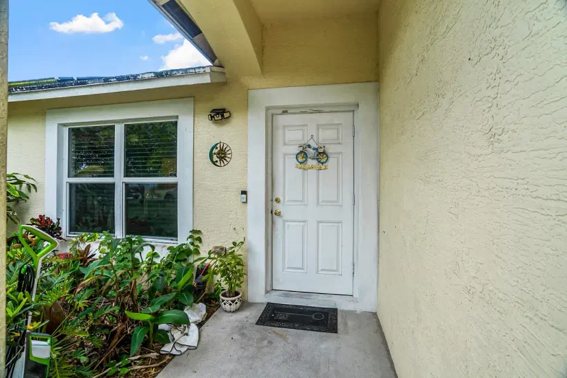 Picture of 192 NE Caprona Ave, Port St Lucie FL 34983