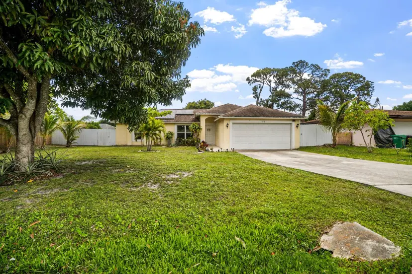 Picture of 192 NE Caprona Ave, Port St Lucie FL 34983