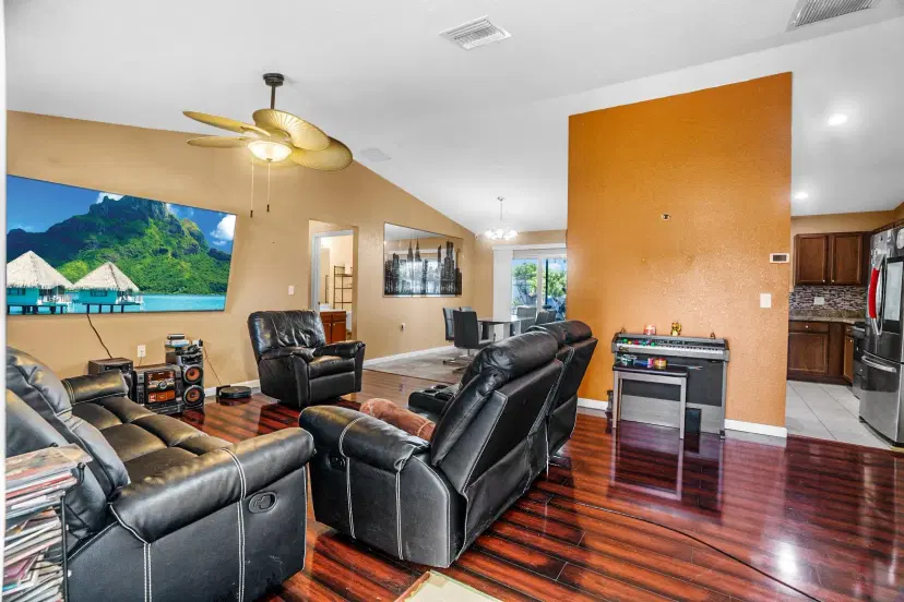 Picture of 192 NE Caprona Ave, Port St Lucie FL 34983
