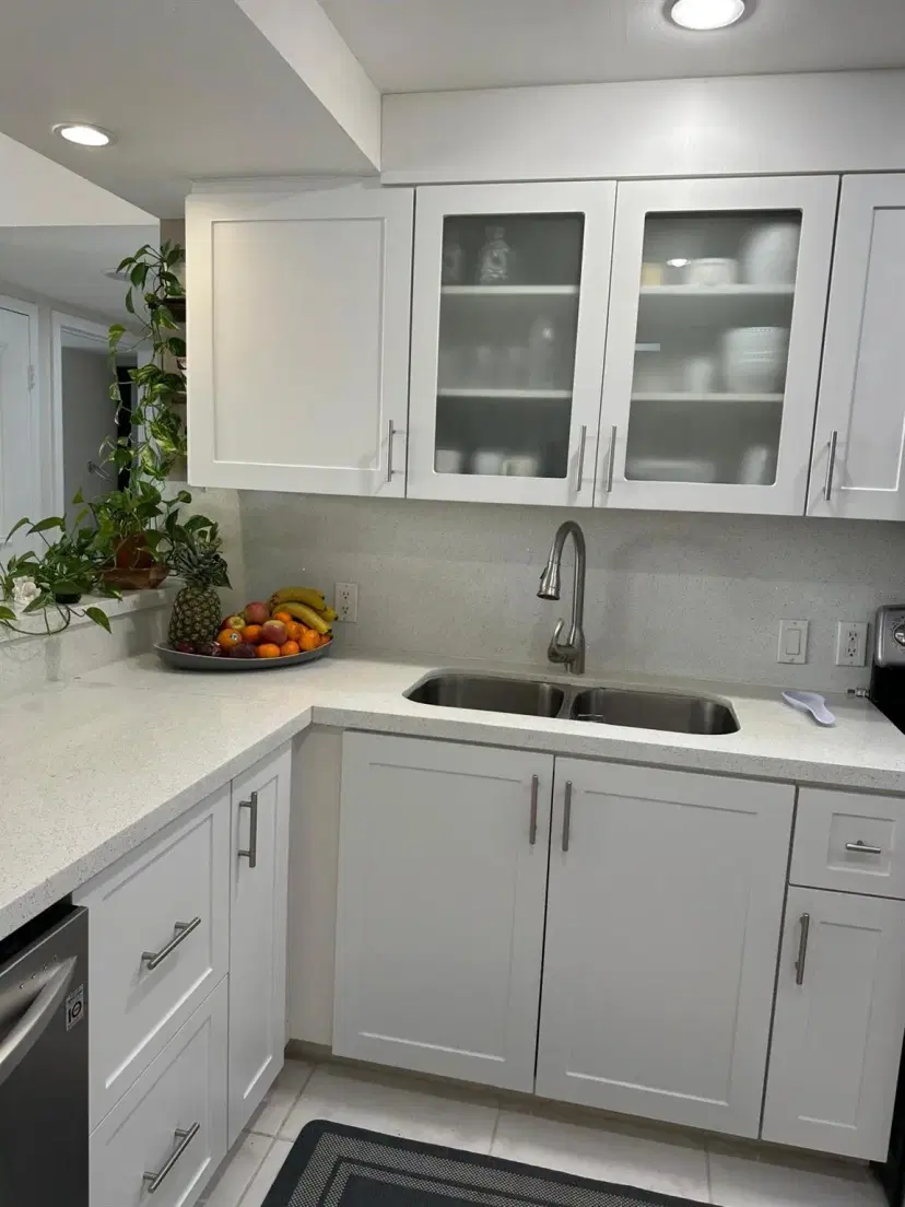 Picture of 3675 N Country Club Dr 809, Miami FL 33180
