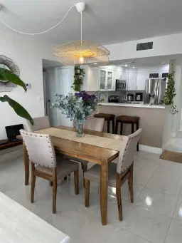Picture of 3675 N Country Club Dr 809, Miami, FL 33180
