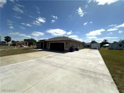 Picture of 401 Candlewick Cir E, Lehigh Acres, FL 33936