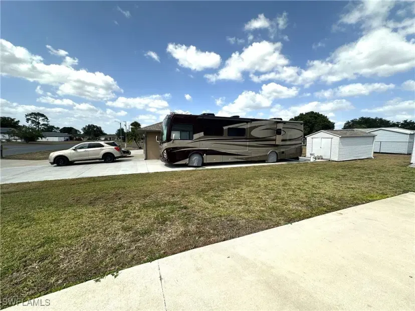 Picture of 401 Candlewick Cir E, Lehigh Acres FL 33936