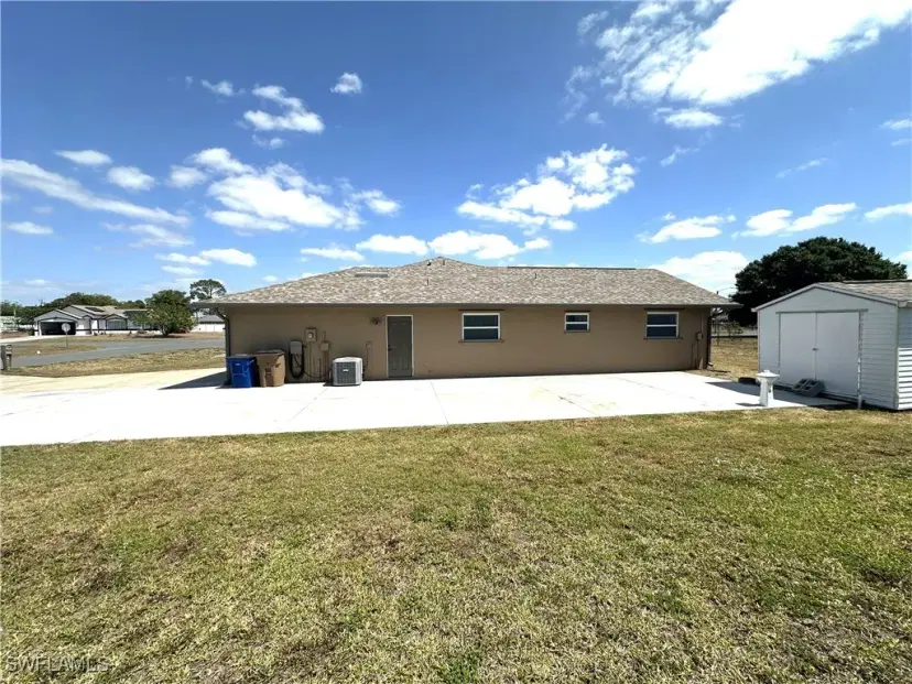 Picture of 401 Candlewick Cir E, Lehigh Acres FL 33936