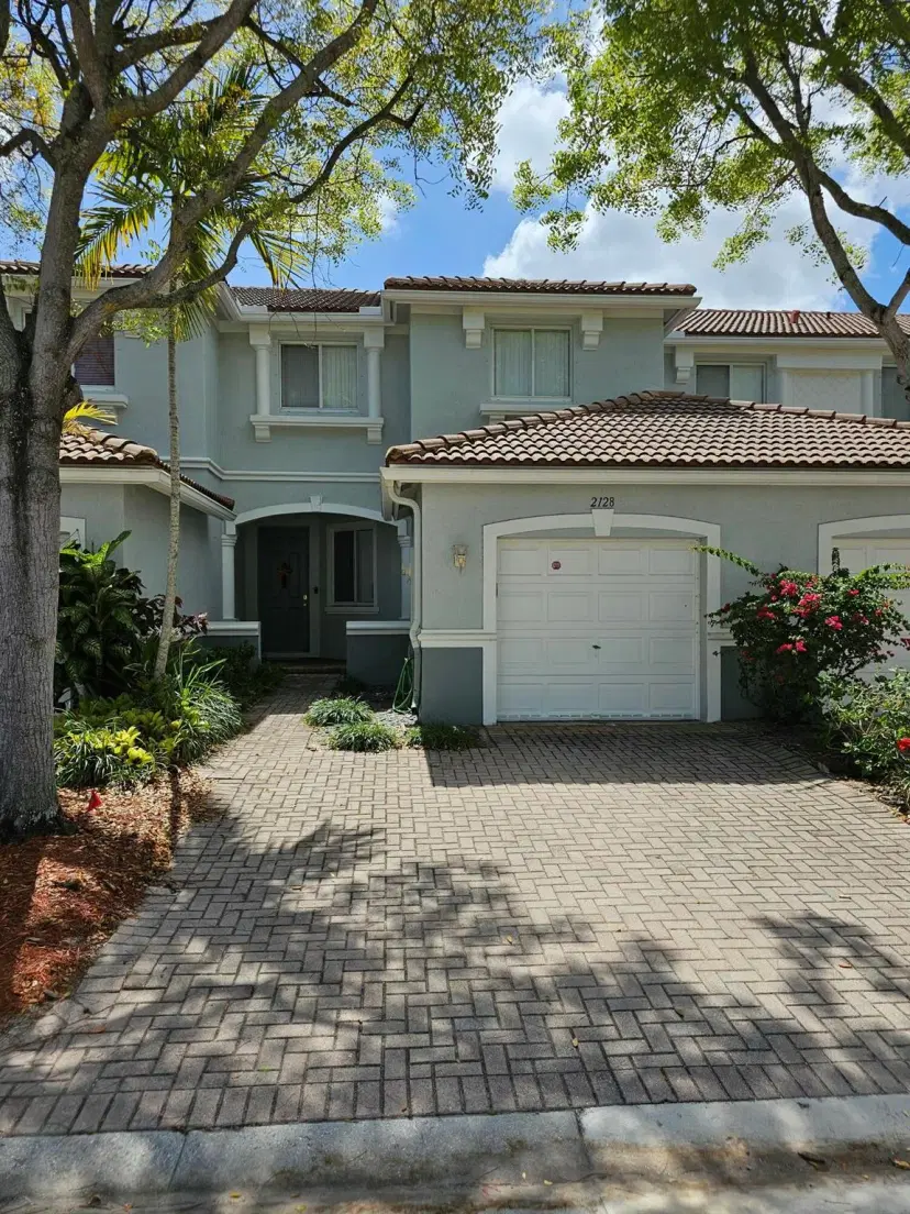 Picture of 2128 Oakmont Drive 2128, Riviera Beach FL 33404