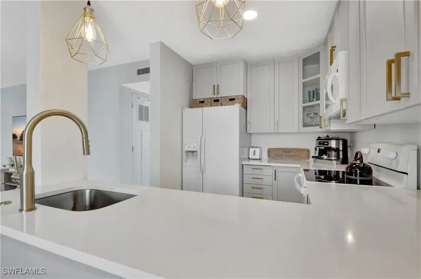Picture of 4633 Bayshore Dr M3, Naples FL 34112