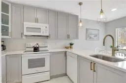 Picture of 4633 Bayshore Dr M3, Naples, FL 34112