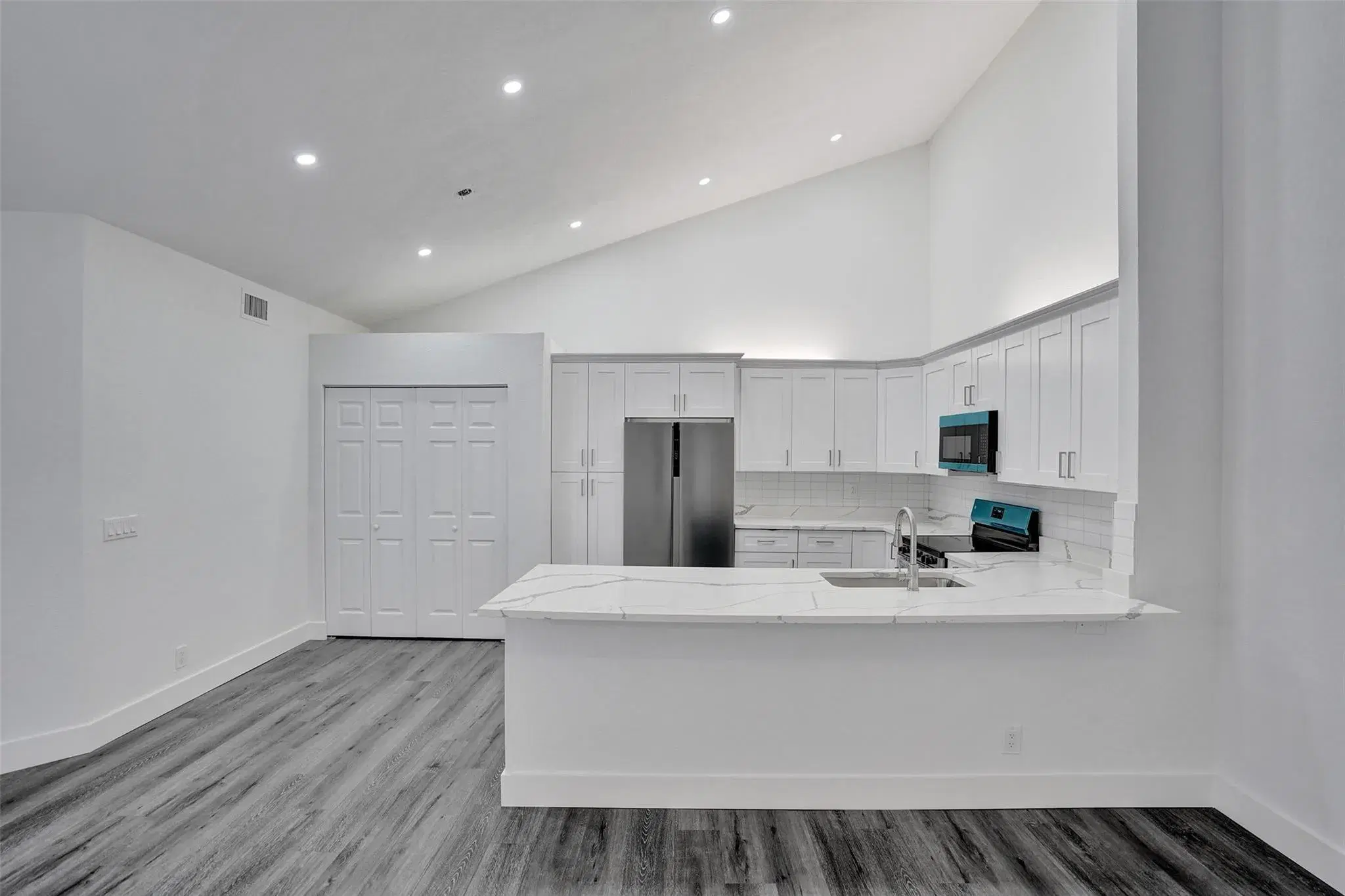 Picture of 4343 Woodstock Dr B, West Palm Beach, FL 33409