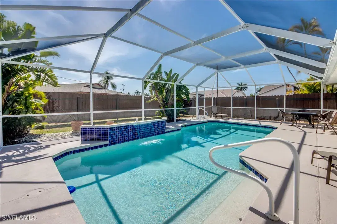 Picture of 627 SE 20Th Pl, Cape Coral, FL 33990