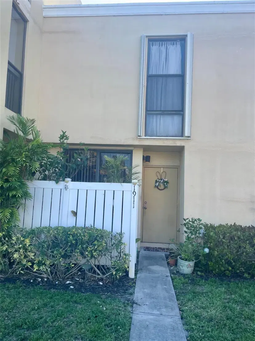 Picture of 2931 SW 87Th Ter 1911, Davie FL 33328