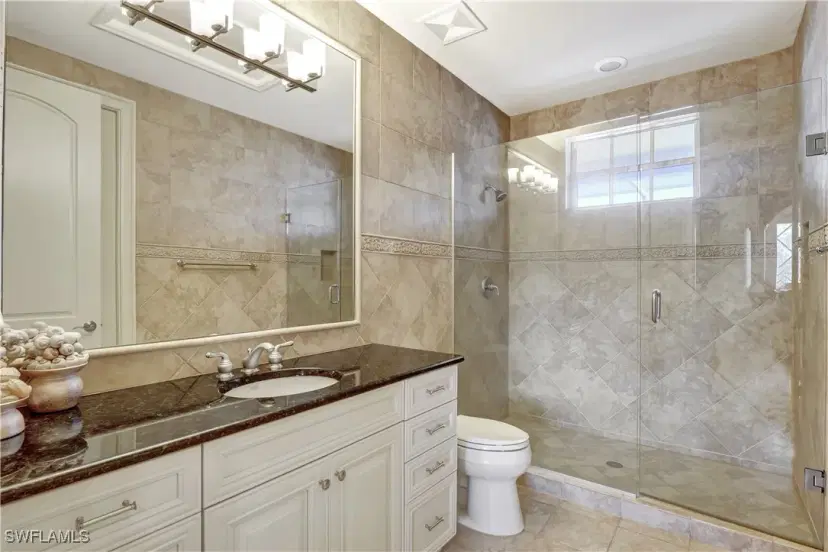 Picture of 1947 Gordon River Ln, Naples FL 34104