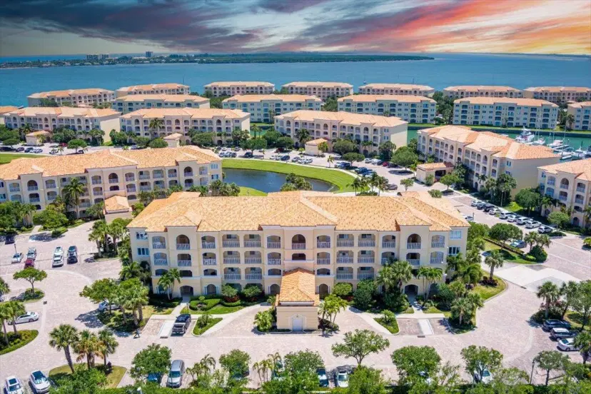 Picture of 37 Harbour Isle Drive E 304, Fort Pierce FL 34949