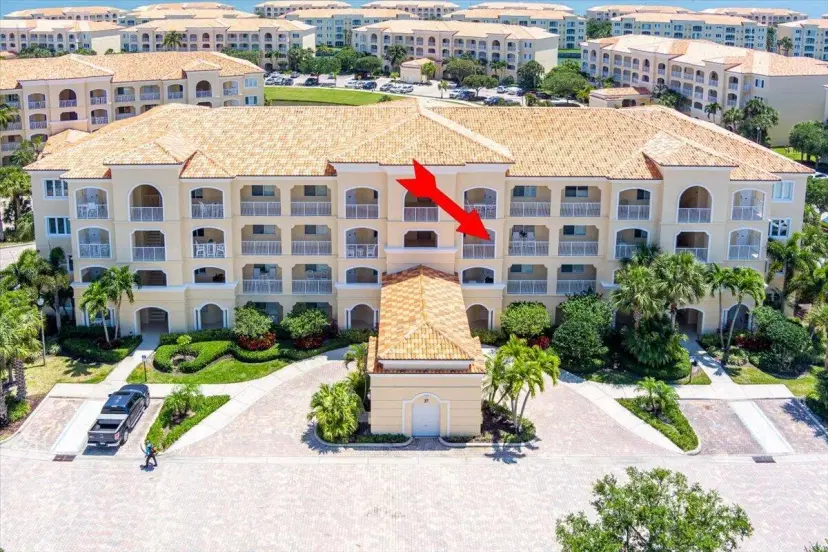 Picture of 37 Harbour Isle Drive E 304, Fort Pierce FL 34949
