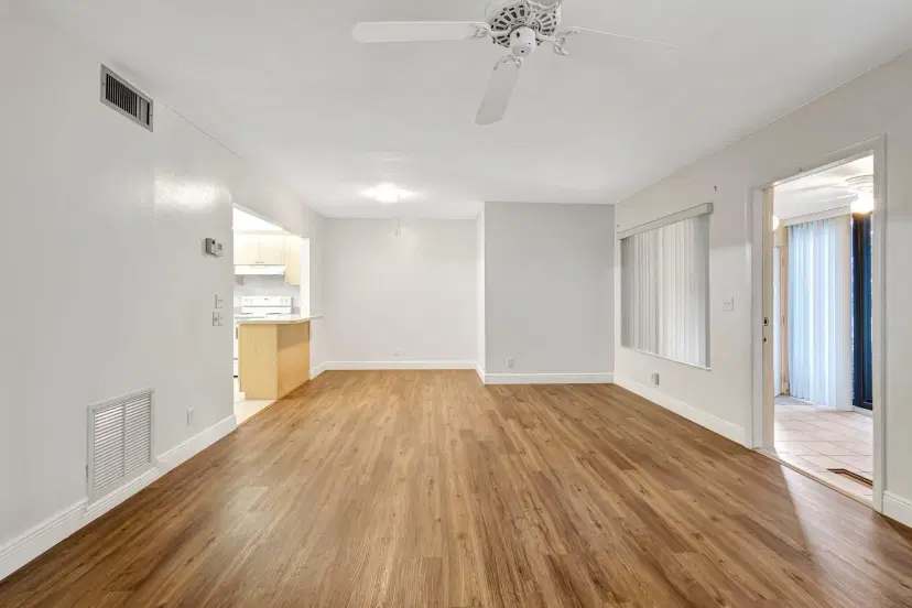 Picture of 335 Knotty Pine Circle A-1, Greenacres FL 33463