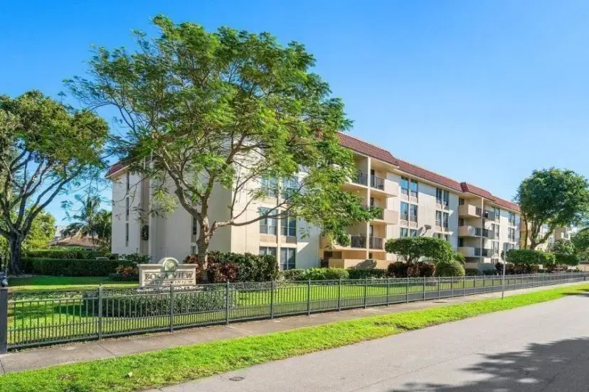 Picture of 1000 Spanish River Road 4V, Boca Raton FL 33432