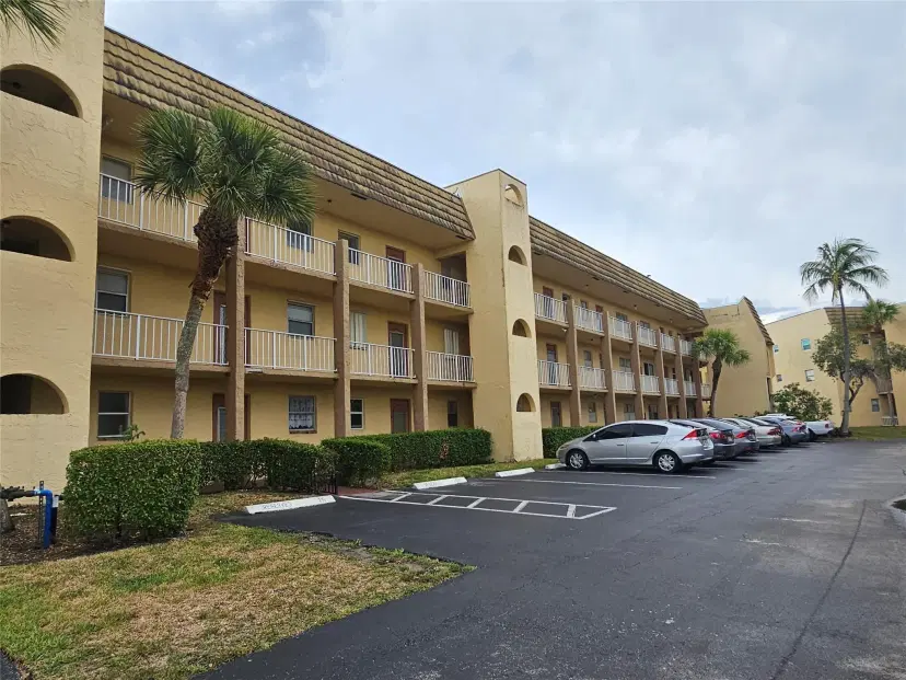 Picture of 8225 Sunrise Lakes Blvd 305, Sunrise FL 33322