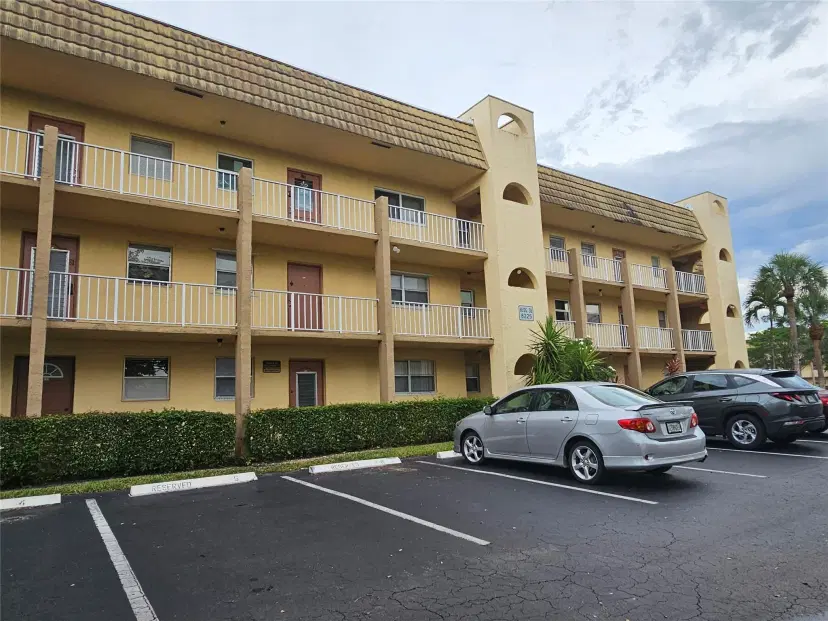 Picture of 8225 Sunrise Lakes Blvd 305, Sunrise FL 33322
