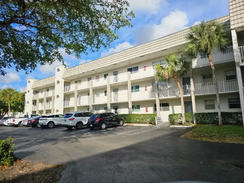 Picture of 8225 Sunrise Lakes Blvd 305, Sunrise FL 33322