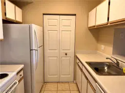 Picture of 6360 Aragon Way 105, Fort Myers, FL 33966