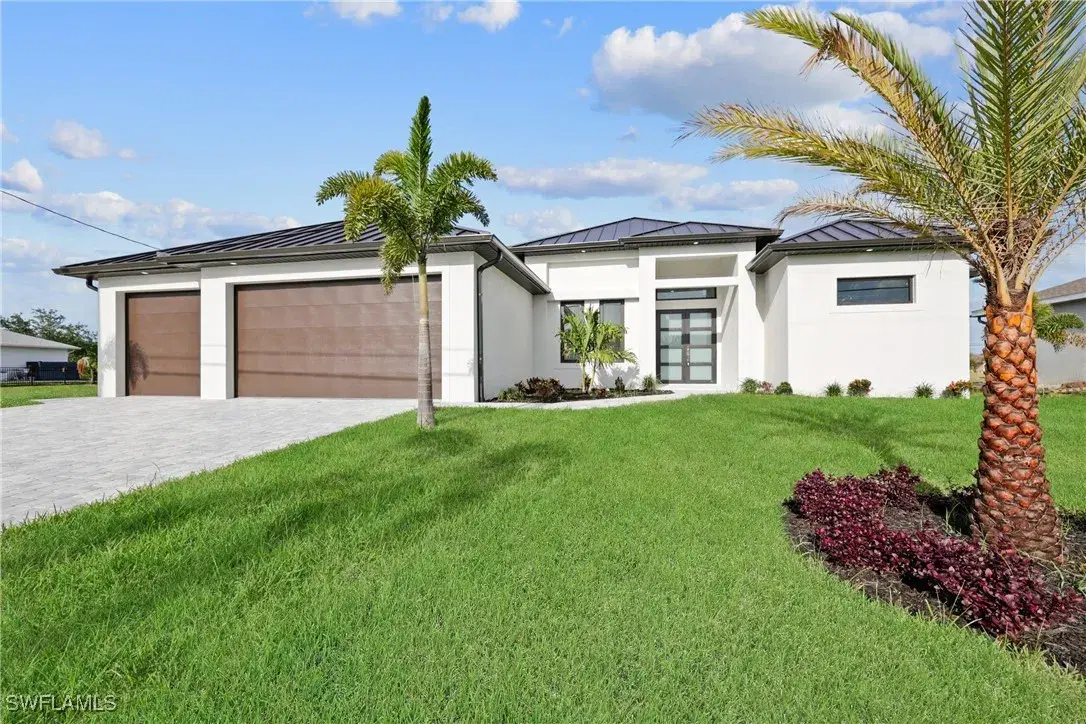 Picture of 909 SW 11Th Ct, Cape Coral, FL 33991
