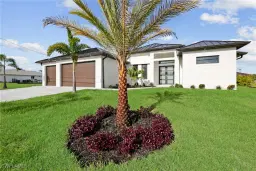 Picture of 909 SW 11Th Ct, Cape Coral, FL 33991