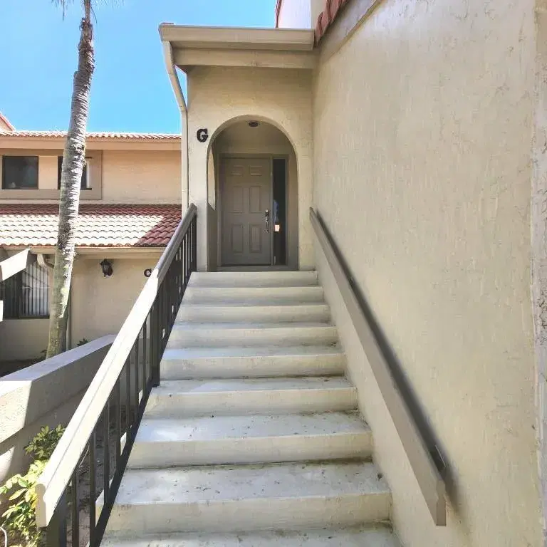Picture of 5660 Coach House Circle G, Boca Raton, FL 33486