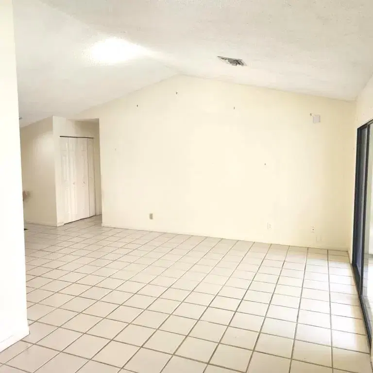 Picture of 5660 Coach House Circle G, Boca Raton, FL 33486