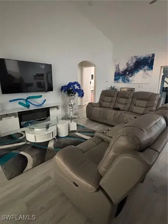 Picture of 1009 NE 5Th Ave, Cape Coral, FL 33909