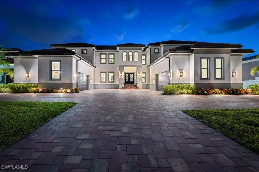 Picture of 3924 W Riverside Dr, Fort Myers FL 33901